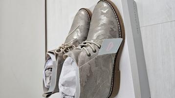 Nieuw Champagne kleur mt39 beschikbaar voor biedingen