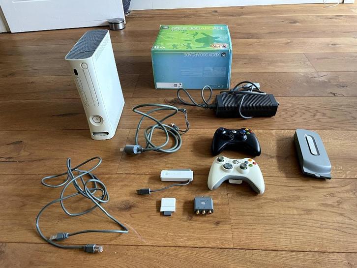 Xbox 360 (doos, originele model, 2008) + hardware + 15 games, Spelcomputers en Games, Spelcomputers | Xbox 360, Gebruikt, 60 GB