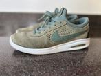 Nike Sneakers - Groen - Maat 43, Ophalen of Verzenden, Gedragen, Sneakers of Gympen