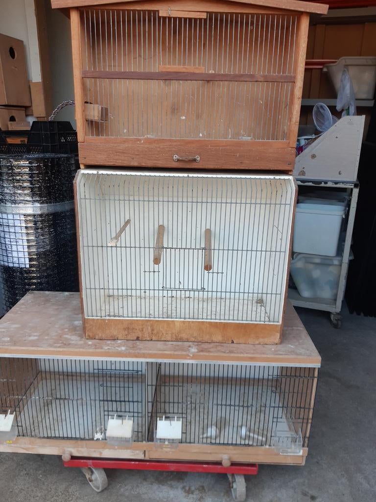 2 verschillende houten kooien, Ophalen, Gebruikt, Hout, Broedkooi of Kweekkooi