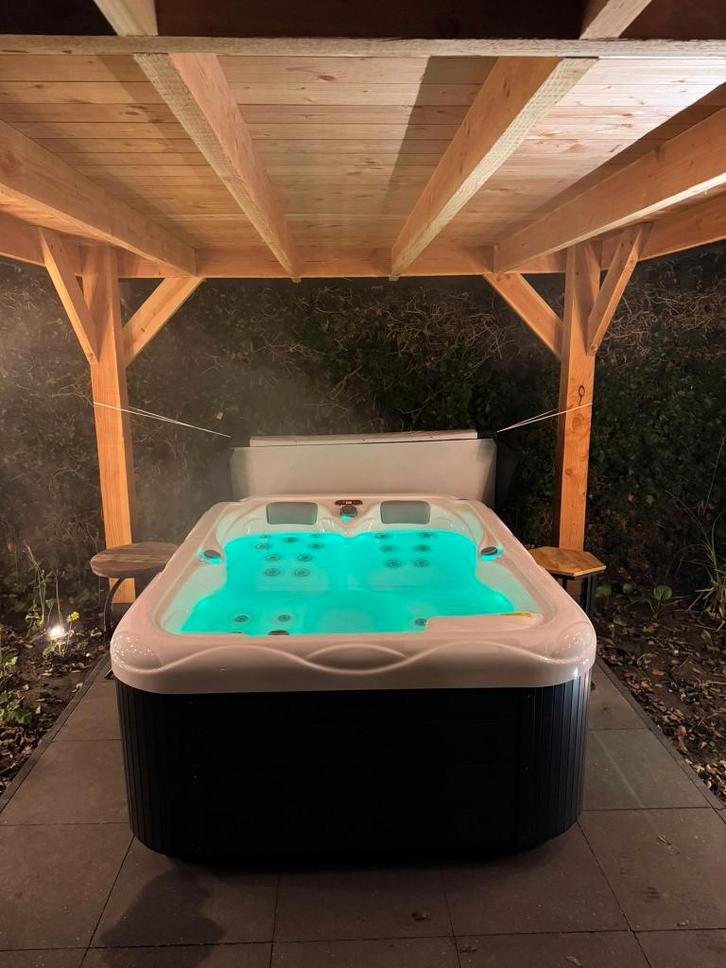 3-persoons jacuzzi, Tuin en Terras, Bubbelbaden en Hottubs, Nieuw, Vast, Ophalen