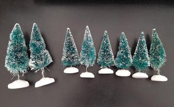 Miniatuur kerstboompjes voor bij je kerstdorp, 8 stuks. beschikbaar voor biedingen