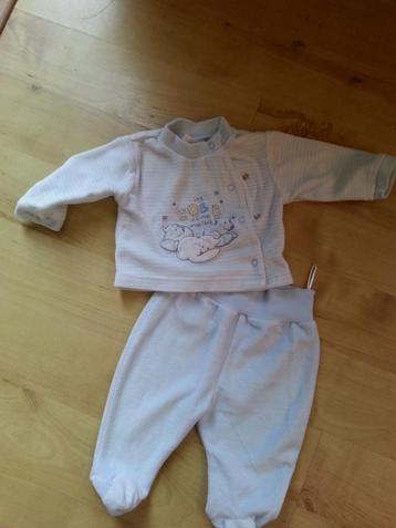 Baby setje, broekje en shirtje beschikbaar voor biedingen