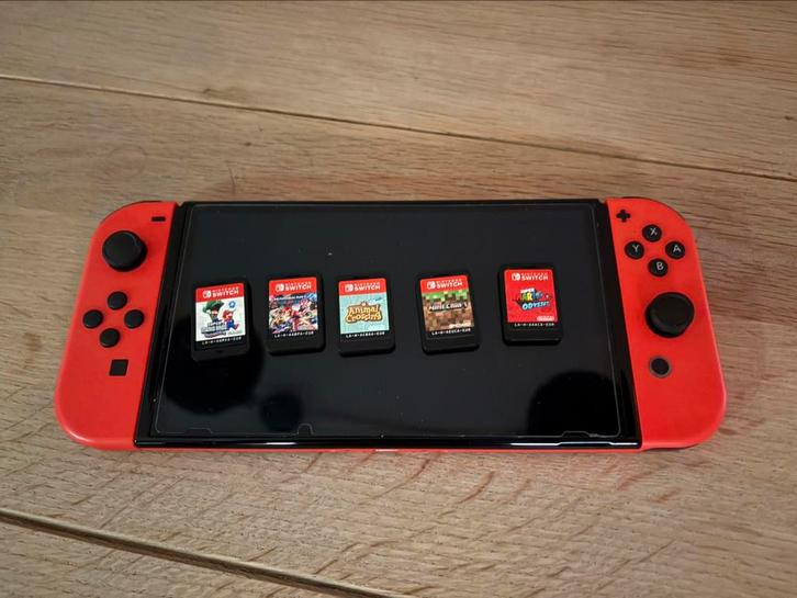 Nintendo Switch OLED met 5 spellen, 256GB SD, dock en lader, Spelcomputers en Games, Spelcomputers | Nintendo Switch, Zo goed als nieuw