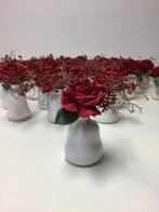 Set van 30 tafelstukjes / vaasjes met rode bloemen - 1 koop, Ophalen, Zo goed als nieuw