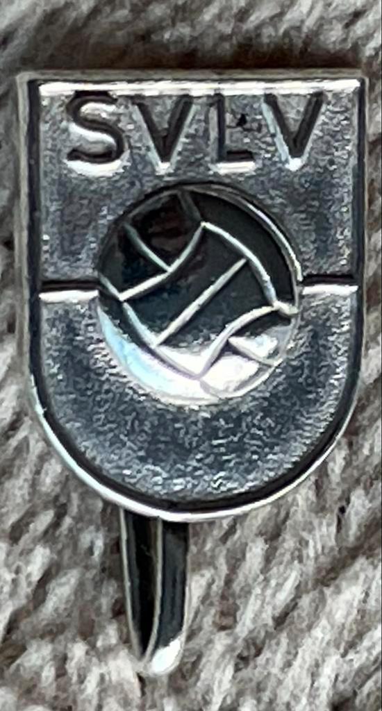 Oud speldje SVLV Voorschoten - Kenia project, Verzamelen, Speldjes, Pins en Buttons, Gebruikt, Ophalen of Verzenden