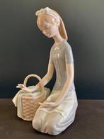 Lladro porselein Girl With Dove 21 cm (Reyshof), Ophalen of Verzenden