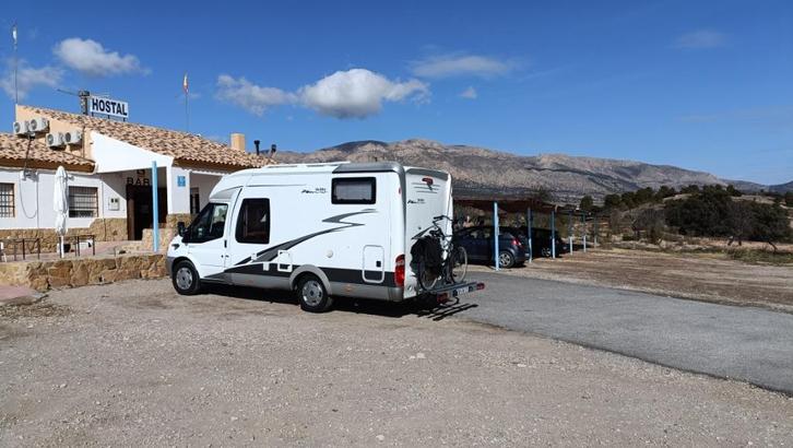 Fijne compacte Ford camper!, Caravans en Kamperen, Campers, Particulier, tot en met 3, Half-integraal, Hobby, Ford, Diesel, Handgeschakeld