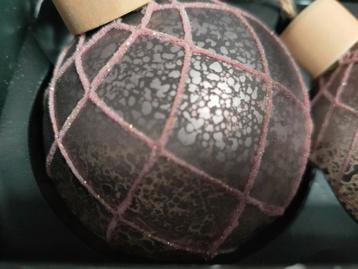 Mooie glazen kerstballen. Roze/ paars beschikbaar voor biedingen