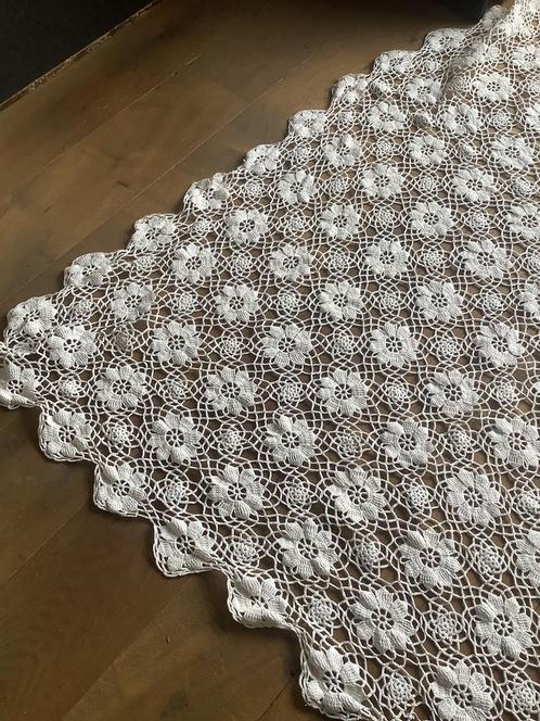 Sprei katoen vintage Wolwit gehaakt 25€, Huis en Inrichting, Woonaccessoires | Plaids en Woondekens, Ophalen