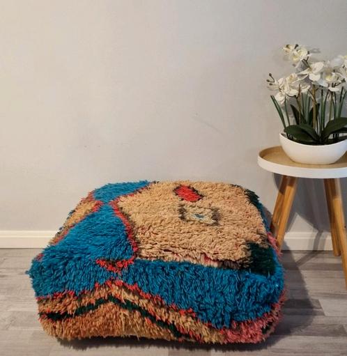 Marokkaanse poef, vintage berber poef, Huis en Inrichting, Banken | Voetenbanken en Poefen, 50 tot 75 cm, 50 tot 75 cm, Ophalen of Verzenden