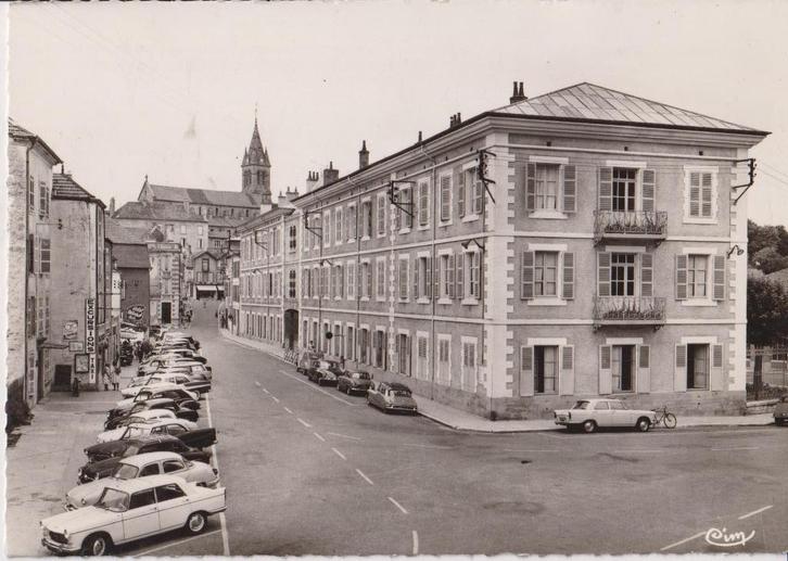 Frankrijk, Bourbonne met auto's, Peugeot 404, Citroen DS, Verzamelen, Ansichtkaarten | Buitenland, Ongelopen, Frankrijk, 1960 tot 1980