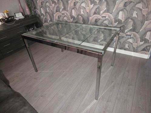 IKEA uitschuifbare tafel – ideaal voor 4 tot 6 stoelen, Huis en Inrichting, Tafels | Sidetables, Zo goed als nieuw, 25 tot 50 cm