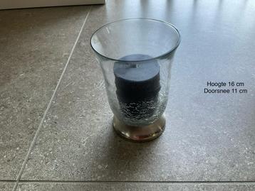 Windlicht met onderkant gewerkt glas + kaars (KWF) beschikbaar voor biedingen