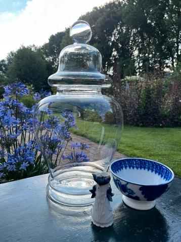 Glazen ‘Delfts blauw’ vaas, keramiek, kintsugi beschikbaar voor biedingen