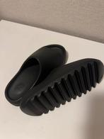 Adidas Yeezy Slides - Maat 42 - Zwart, Kleding | Heren, Schoenen, Ophalen of Verzenden, Zo goed als nieuw, Zwart, Slippers