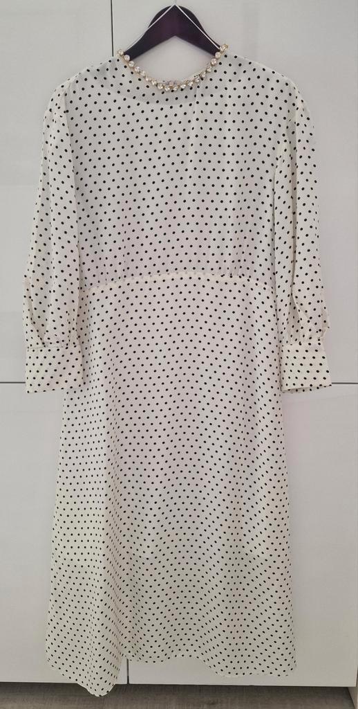 Sandro jurk – maat 42 – crème met zwarte stippen – sierkraag, Kleding | Dames, Jurken, Zo goed als nieuw, Maat 42/44 (L), Ophalen of Verzenden