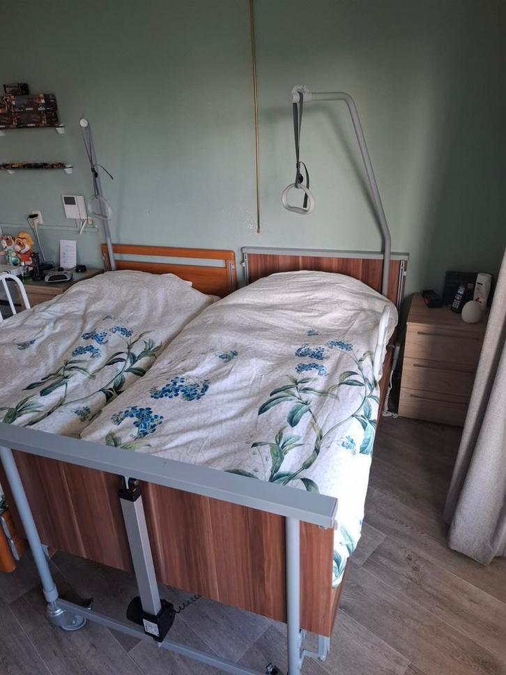 Elektrisch verstelbaar seniorenbed 210x100cm + papegaai, Huis en Inrichting, Slaapkamer | Bedden, Gebruikt, Eenpersoons, 100 cm