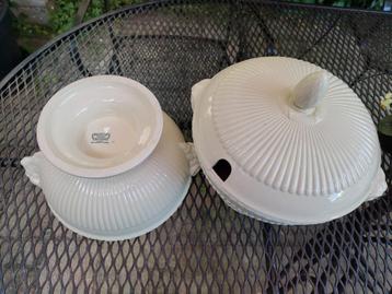 2 antieke soep terrines met deksel 24 cm beschikbaar voor biedingen