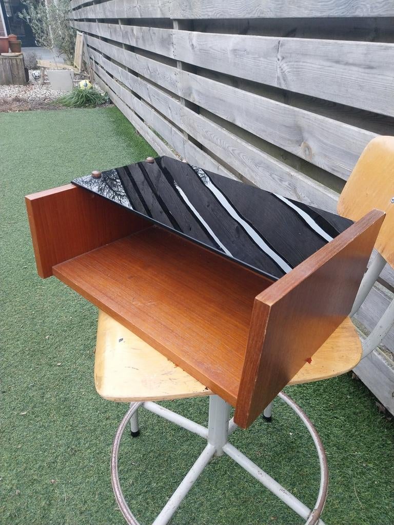 Retro vintage nachtkastje/hangkastje, Ophalen of Verzenden, Hout, Minder dan 45 cm, Minder dan 55 cm