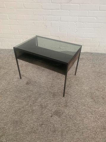 Tafel Vintage pastoe jaren 60 glazen metalen Bijzettafeltje beschikbaar voor biedingen