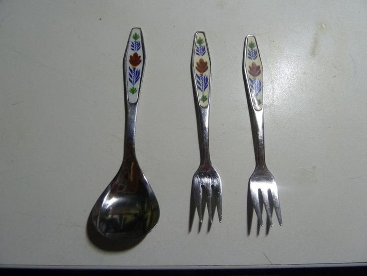 Boerenbont suikerschepje en twee gebak vorkjes, Huis en Inrichting, Keuken | Bestek, Gebruikt, Los bestek, Rvs of Chroom, Ophalen of Verzenden