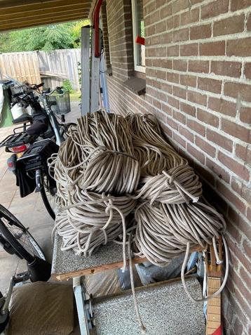 Touw voor boot, klimmen, hijsen en vallen.  beschikbaar voor biedingen