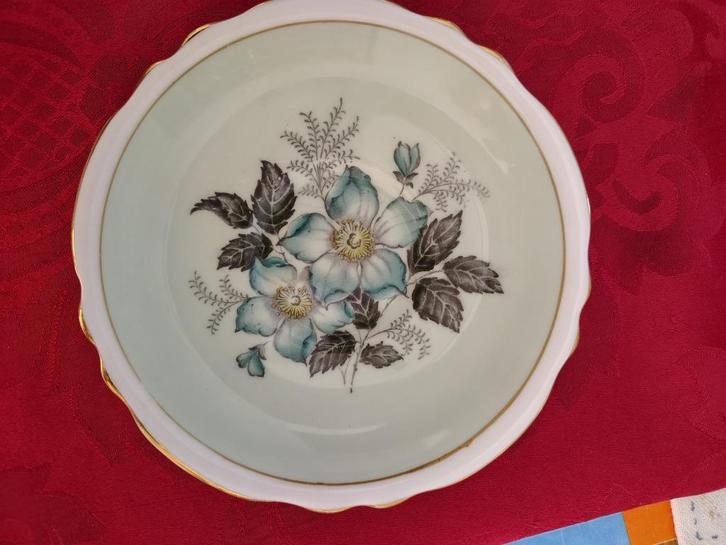 Thee Schotel H M Queen & H M Queen Mary Fine Bone China A703, Verzamelen, Porselein, Kristal en Bestek, Zo goed als nieuw, Kop en/of schotel