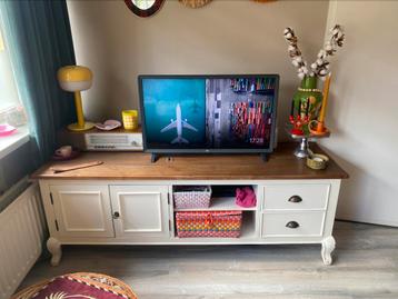 Landelijk televisiemeubel tvkast MOET WEG beschikbaar voor biedingen