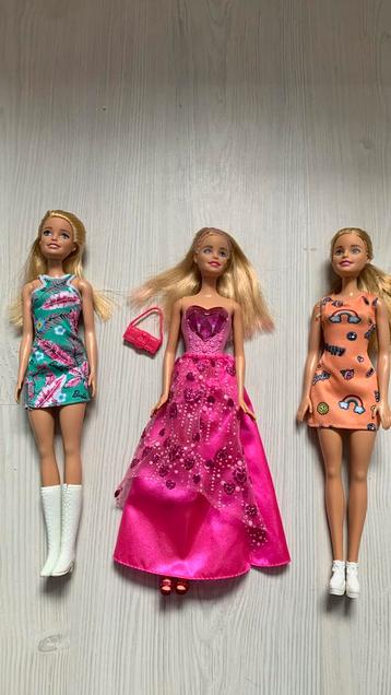 3 Barbie poppen €15,- beschikbaar voor biedingen