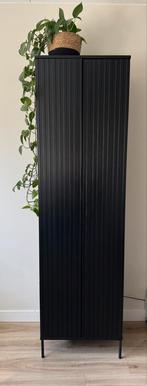 Woood New Gravure hoge kast, Huis en Inrichting, Kasten | Overige, Ophalen, Zo goed als nieuw