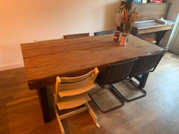 Massief eikenhouten 6-persoons eettafel beschikbaar voor biedingen