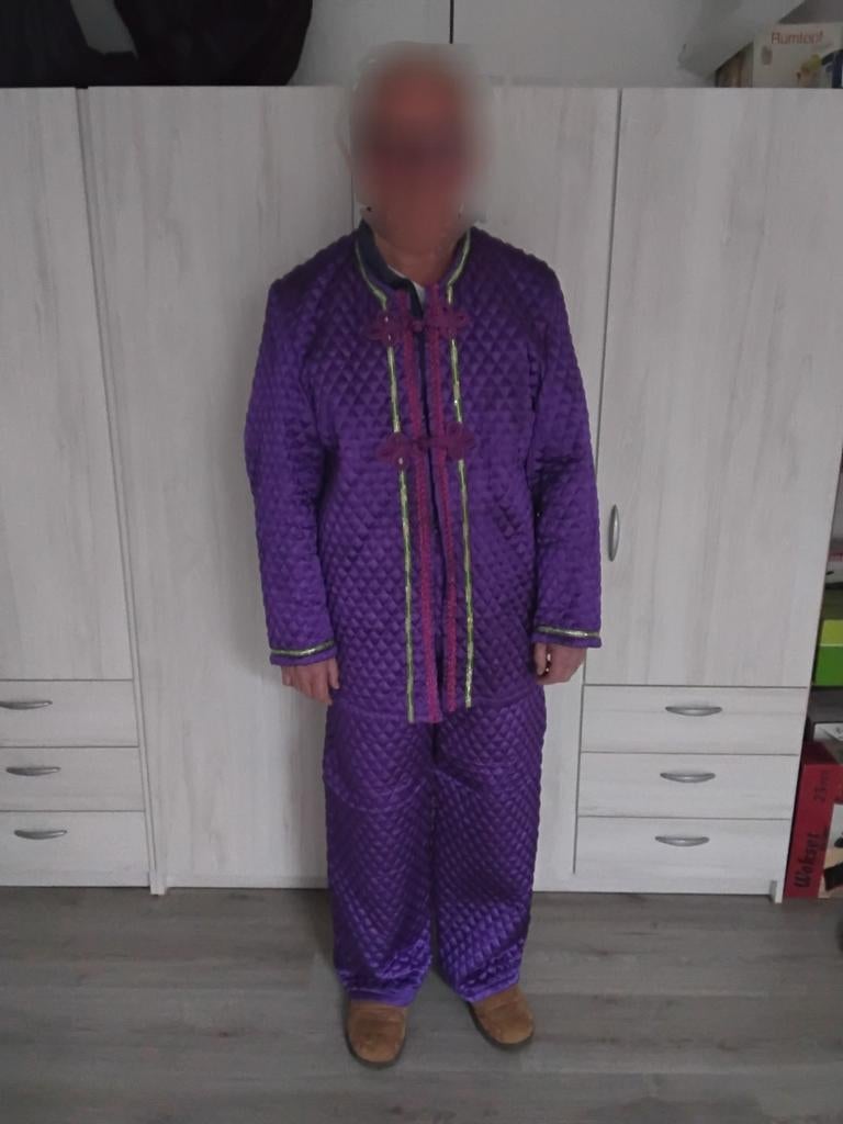 Carnavals jas en broek, Ophalen