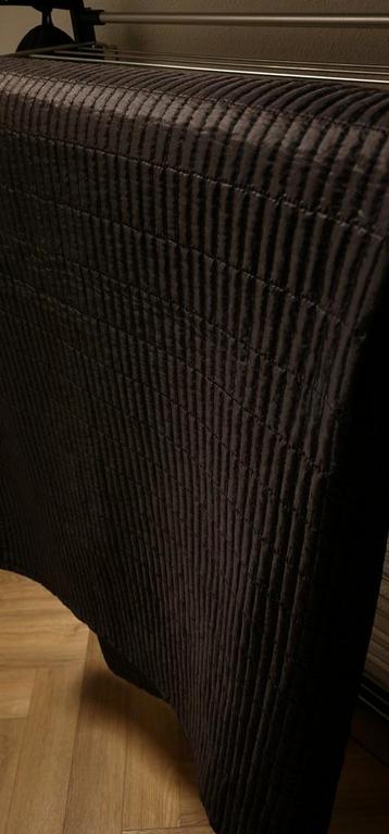 Essenza nw. Zwart satijnlook dun royaal sprei van 2.70x2.75m beschikbaar voor biedingen