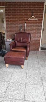 Gratis  leren stoel en voetenbank. In Wezep., Huis en Inrichting, Fauteuils, Ophalen, Gebruikt