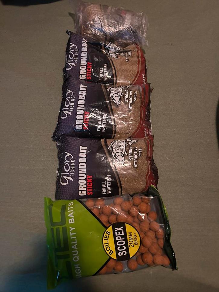 Voerboot met lichten  met lokvoer en boillies, Watersport en Boten, Hengelsport | Karpervissen, Nieuw, Overige typen, Ophalen