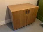 2x IKEA kast houtfineer met glazen plank, Antiek en Kunst, Ophalen