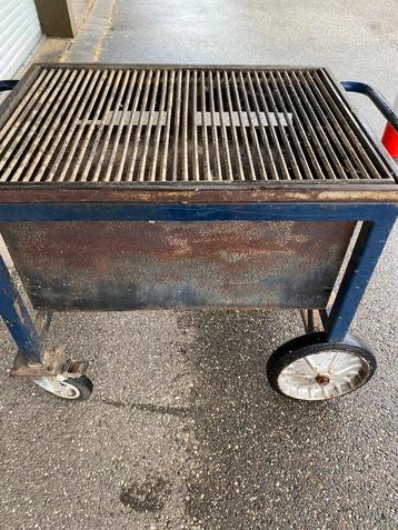Te koop houtskool kolen bbq zware bbq beschikbaar voor biedingen