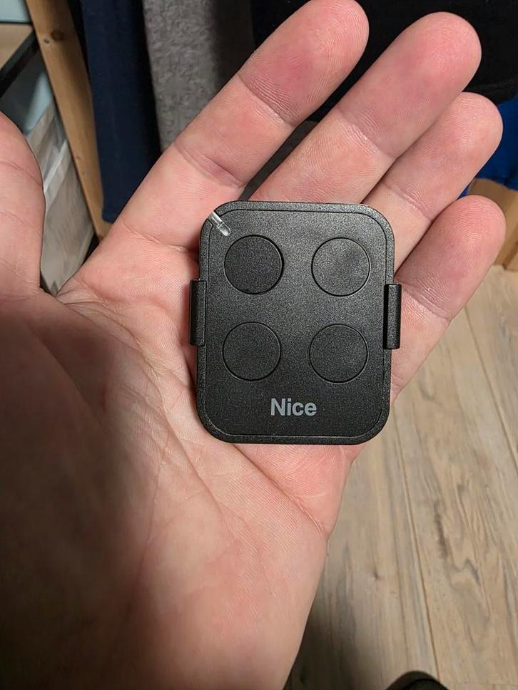 NICE ERA Flor FLO4RE 4-kanaals handzender 433.92 MHz, Audio, Tv en Foto, Actiecamera's, Nieuw, Overige merken, Ophalen of Verzenden