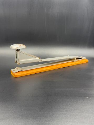 Vintage Lange Arm Nietmachine - A3 Boekjes beschikbaar voor biedingen