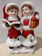 Kerstbeeldje twee zingende kinderen, Diversen, Kerst, Ophalen of Verzenden, Zo goed als nieuw