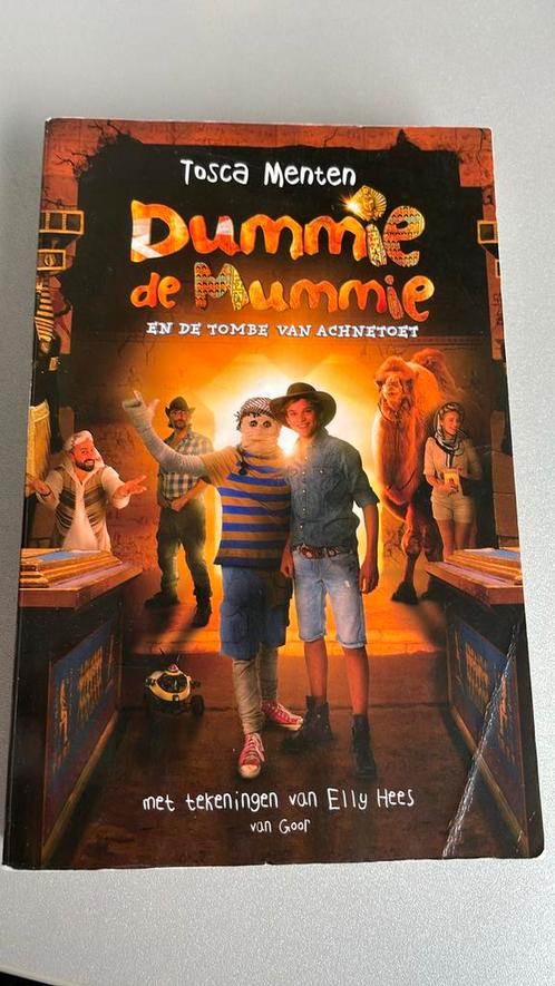 Tosca Menten - Dummie de mummie en de tombe van Achnetoet, Boeken, Kinderboeken | Jeugd | 10 tot 12 jaar, Gelezen, Ophalen of Verzenden