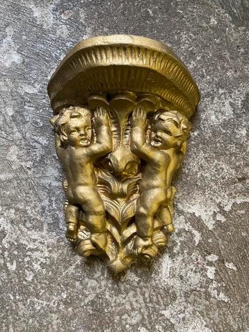 console met putti’s van beton goudkleurig beschikbaar voor biedingen