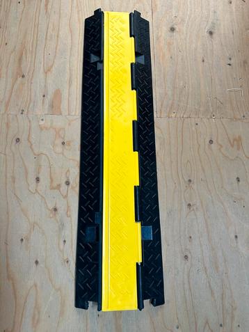 2x kabelgoot kabelbrug 1 meter I EV goot laadkabelgoot beschikbaar voor biedingen