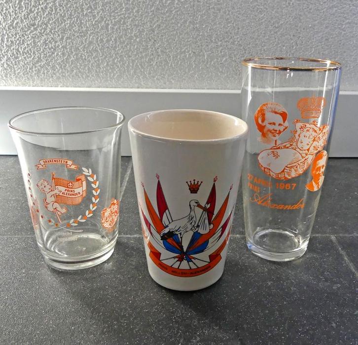 Glazen geboorte glas Willem-Alexander 1967 koningshuis, Verzamelen, Koninklijk Huis en Royalty, Zo goed als nieuw, Servies, Nederland