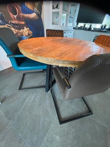 Ronde  Eettafel met 4 Stoelen ( en meer ) beschikbaar voor biedingen