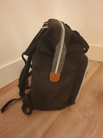 Luiertas Lequeen met verschoningsmatje beschikbaar voor biedingen