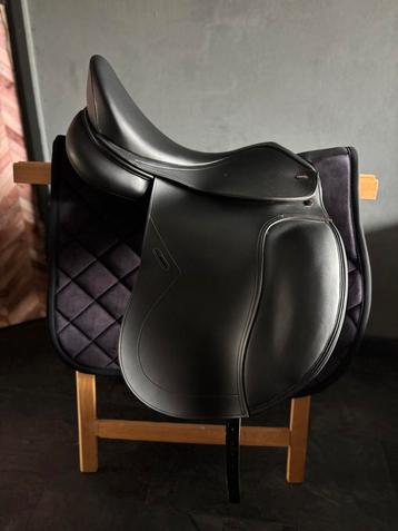 Tekna s line 18 inch dressuur zadel quick change beschikbaar voor biedingen