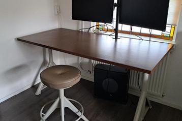 Hoog laag bureau Ikea 160 x 80 cm izgs incl bureau kruk beschikbaar voor biedingen