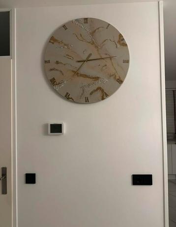 Wandklok beige / marmer beschikbaar voor biedingen